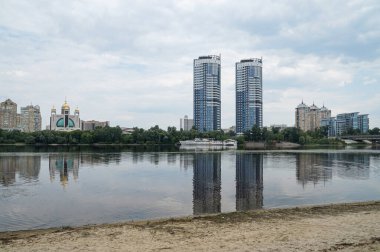 Kyiv 'deki Dinyeper' in kıyısındaki en yeni Hıristiyan Baptist kilisesinin binası..      