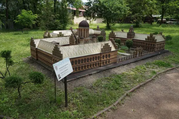 Kyiv 'deki minyatür parktaki Chernivtsi Üniversitesi Modeli.