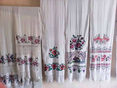 Tipik bir Ukrayna evinin şenlikli dekorasyonu, 19-20 yüzyıl..