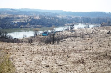 İlkbaharın başlarında Çerkasya Bölgesindeki Tyasmin Nehri 'nin manzaraları