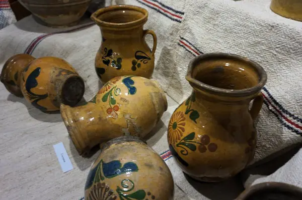 stock image Authentic ceramic products of central Ukraine in the museum of Bohdan Khmelnytskyi in Chigyrin.