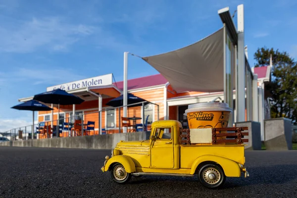 Foxton Beach Nova Zelândia 2023 Camião Amarelo Com Uma Chávena — Fotografia de Stock