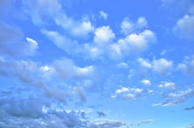 Bu harika bir gökyüzü Yeni Zelanda 'nın yerine temiz mavi gökyüzü ve bulutlar.