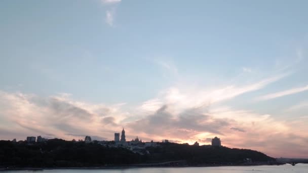 Вид Згори Літнє Небо Плавання Моторним Човном Англером Річці Дніпро — стокове відео