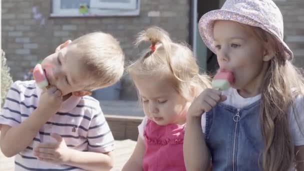 Three Cute Little Children Enjoys Delicious Ice Cream Cone Child — Stock Video