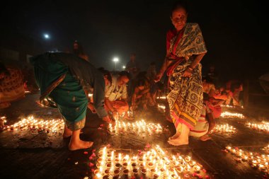 1 Kasım 2017, Varanasi, Hindistan: Ganga Aarti, Ghat in Varanasi, Uttar Pradesh, Hindistan.