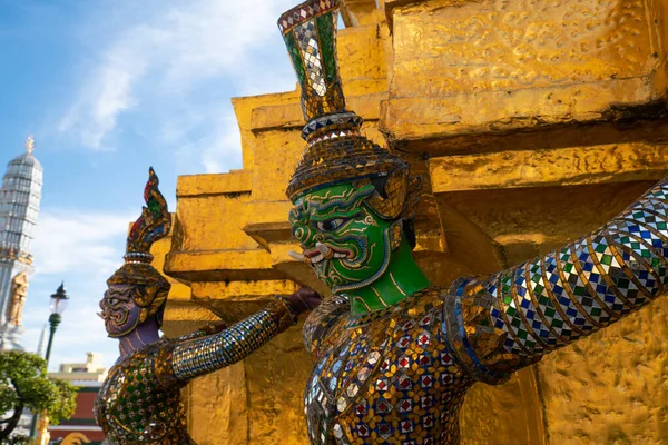 Obří Strážce Chrámu Smaragdového Buddhy Wat Phra Kaew Jedním Nejznámějších — Stock fotografie