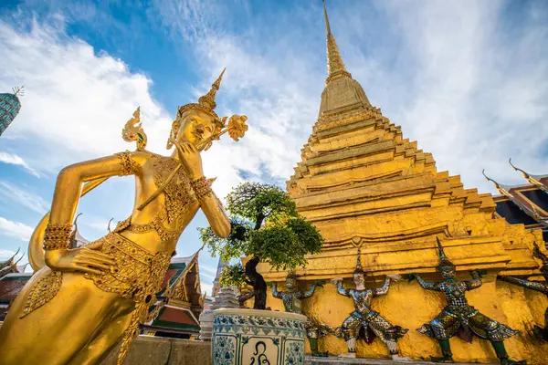 Гигантский Страж Храме Изумрудного Будды Ват Пхра Кау Является Одним — стоковое фото
