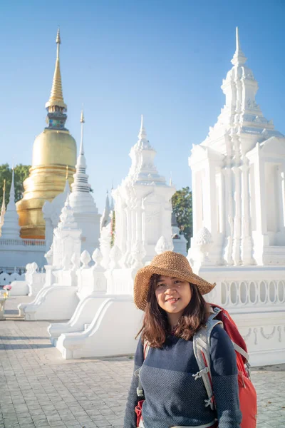 Solo Travel Backpack Women Travel Buddhist Temple Chiangmai Thailand — Stock Photo, Image