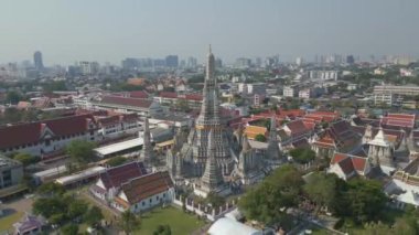 Zümrüt Buddha 'nın Hava Tapınağı nehir kenarındaki sarayı ile Tayland' ı gezmek.
