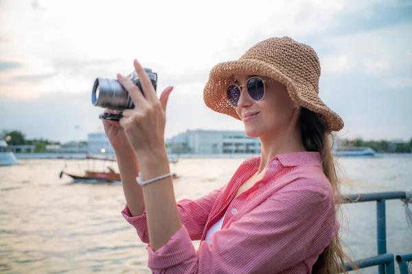 Beautiful Tourist Women Take Photo While Travel Street Bangkok City — Stock Photo, Image