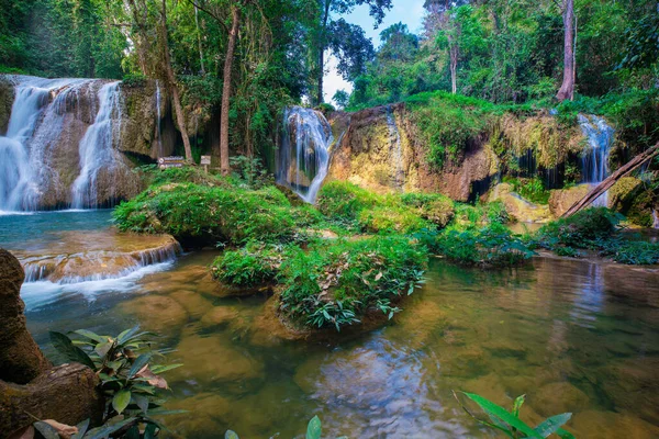 Wodospad Spokoju Tropikalnym Deszczu Foerst Górski Krajobraz Przyrody Tajlandii — Zdjęcie stockowe