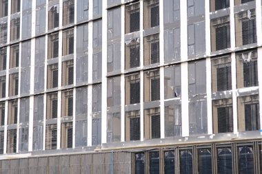 Şehir binası penceresi Bangkok Tayland 'daki yeni apartman binası