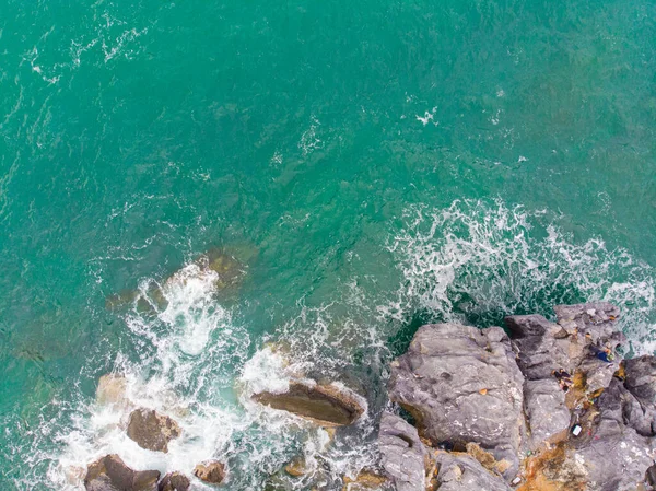 Вид Повітря Хвиля Морського Узбережжя Кам Янистому Острові Бірюзова Вода — стокове фото