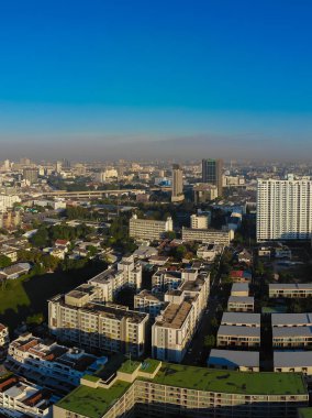 Hava manzaralı metropolitan şehir merkezi binası sabah gökyüzü Bangkok Tayland