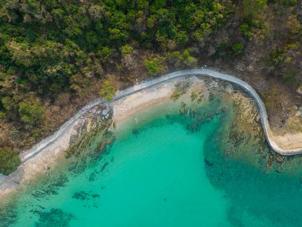 Hava manzaralı deniz dalgası sahili yaz tatili arka planında.