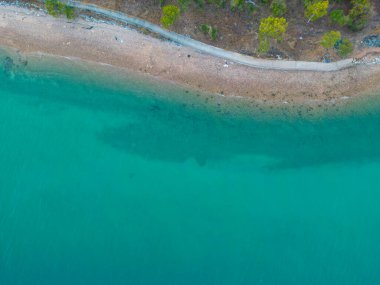 Hava manzaralı deniz dalgası sahili yaz tatili arka planında.