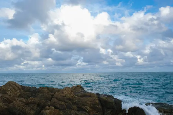Tropical Sea Beach Wave Blue Sky Fluffy Cloud Nature Landscape — Stock Photo, Image