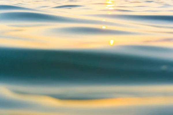 Rozmazané Mořské Vlny Pláži Západ Slunce Světlo Příroda Emoce Abstraktní — Stock fotografie