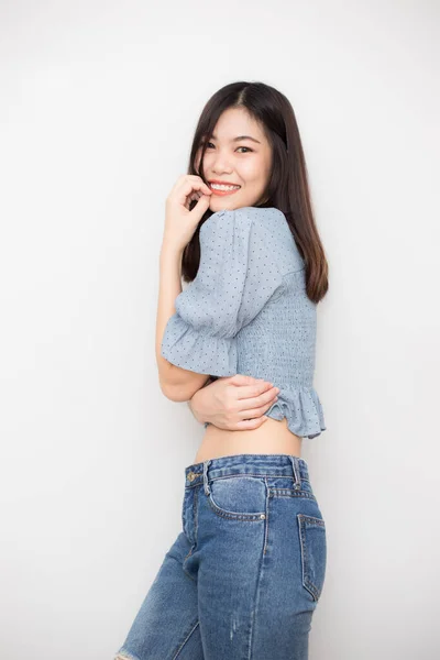 Hermosa Asiático Mujer Llevar Jean Sonriendo Blanco Fondo Feliz Arthist —  Fotos de Stock