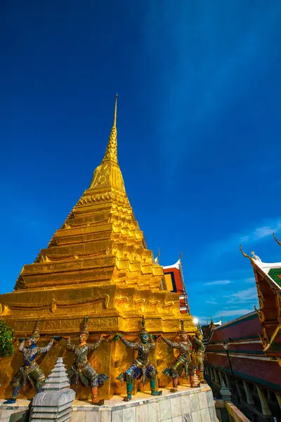 翡翠佛寺是在泰国曼谷的第一座观光胜地 拉玛国王的皇家命令下建造的 — 图库照片