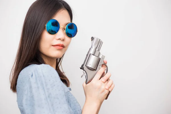 Vacker Kvinna Håller Revolvo Magnum Pistol Livvakt Kvinna Vit — Stockfoto