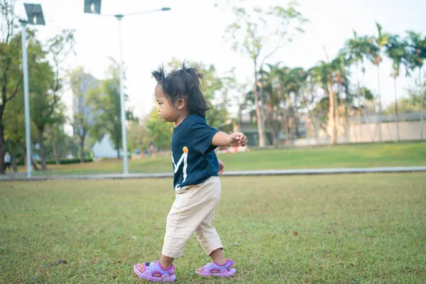 Adorable Little Asian Girl Walking Green Grass Public Park Morning — Stock Photo, Image
