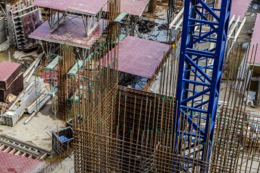 Şehir manzarasında modern inşaat alanı