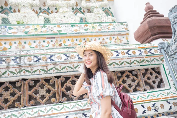 Asian Woman Travel Buddha Temple Backpacke Tourist Bangkok Thailand — Stock fotografie