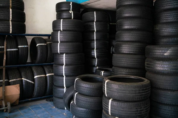 Neumático Coche Nuevo Garaje Tienda Coches Cambio Neumáticos Industria Transporte — Foto de Stock