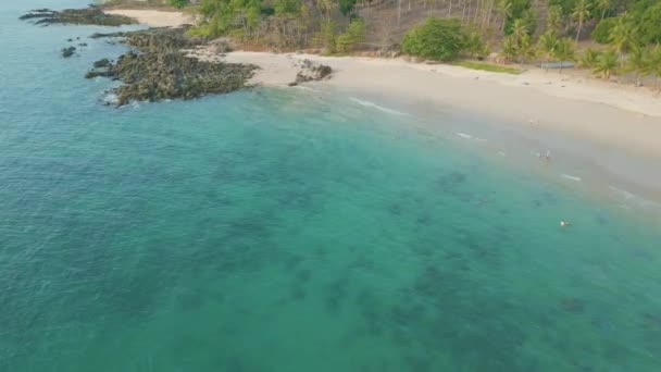 热带岛屿美丽海岸的航拍 — 图库视频影像