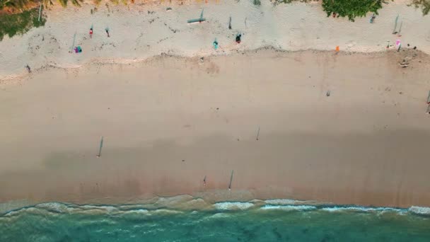 Εναέρια Πλάνα Από Την Όμορφη Παραλία Του Τροπικού Νησιού — Αρχείο Βίντεο