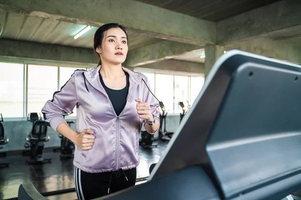 Deporte Asiático Mujer Ejecutar Cinta Correr Entrenamiento Fitness Gimnasio Estilo — Foto de Stock