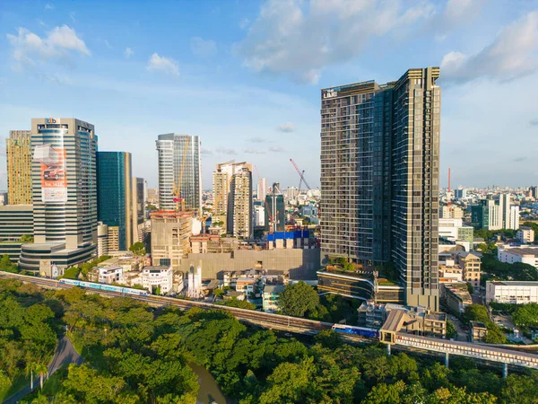 Luftaufnahme Grünbaumpark Chatuchak Öffentlichen Park Mit Bürogebäude Bangkok Thailand — Stockfoto