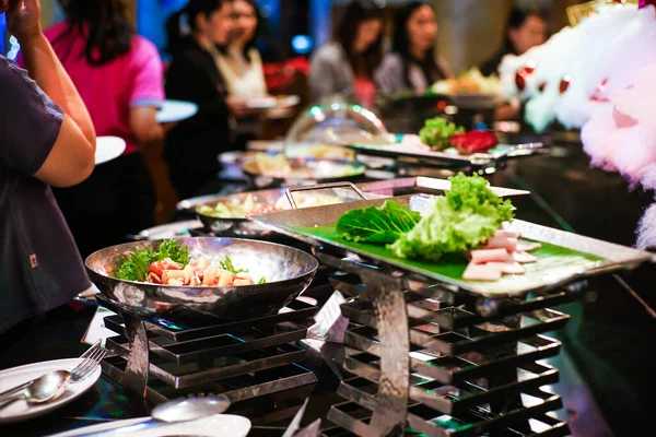 Nsanlar Otel Seminerlerinde Lezzetli Asya Yemeklerini Ele Tutuştular Yemek Içecek — Stok fotoğraf