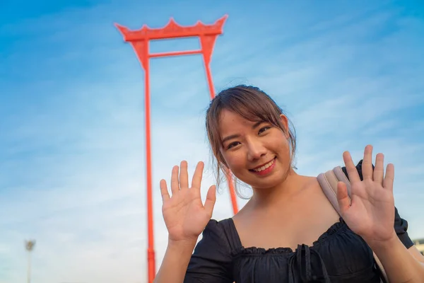 Krásná Asijská Žena Cestování Obří Chrám Ulice Bangkok Thajsko — Stock fotografie