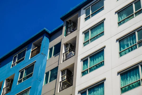 Modern Condominium Building Window Blue Sky Real Etate Industry — Stock Photo, Image