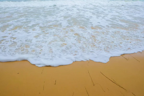 Θάλασσα Κύμα Παραλία Στην Άμμο Μεγάλο Κύμα Καλοκαιρινές Διακοπές Φύση — Φωτογραφία Αρχείου