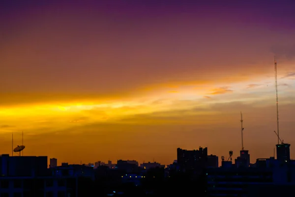 Stadt Gebäude Bunten Sonnenuntergang Himmel Silhouette Szene Geschäft Hintergrund — Stockfoto