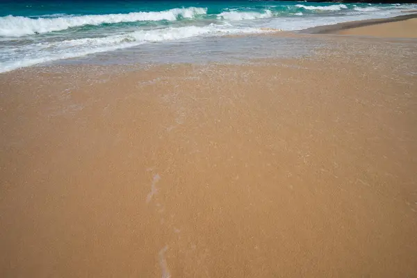 Пляж Белым Песком Голубое Небо — стоковое фото