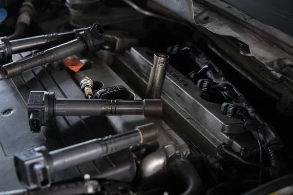 Mechanical Diagnostic Ignition Coil Maintenanl Replace Car Engine Transport Industry — Stock Photo, Image