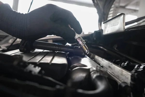 Mechanical Diagnostic Ignition Coil Maintenanl Replace Car Engine Transport Industry — Stock Photo, Image