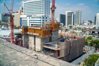 Bangkok Tayland 'da vinç yüksek ofis binası inşaatı