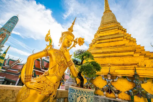 Golden Pagoda Wat Phra Kaew Smaragd Templom Városnézés Utazási Vallás — Stock Fotó