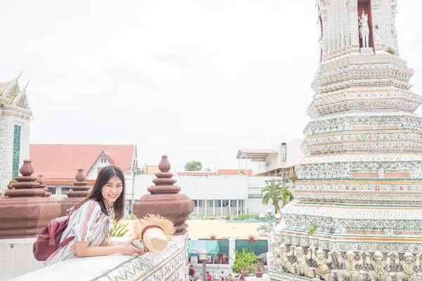 Hermosa Mujer Tailandesa Asiática Viajar Buddhist Templo Tailandés Bangkok Tailandia — Foto de Stock