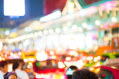 Şehir yolunda gece lambası Bangkok şehri Tayland 'da soyut hareket bulanık araba taşımacılığı