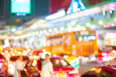 Şehir yolunda gece lambası Bangkok şehri Tayland 'da soyut hareket bulanık araba taşımacılığı