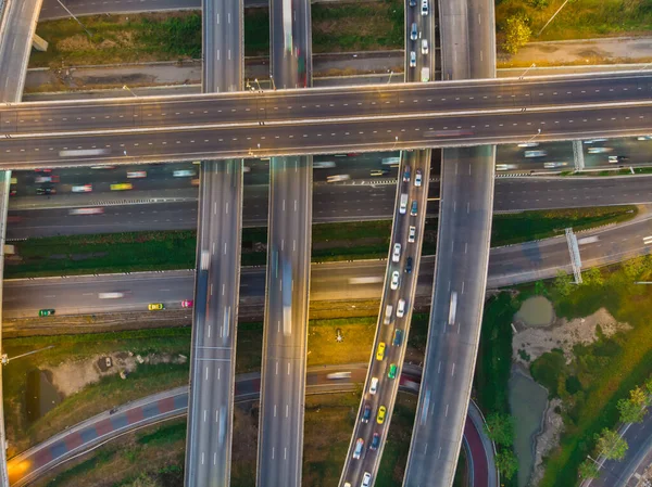 Letecký Pohled Městské Dopravy Křižovatka Silnice Automobilovým Průmyslem — Stock fotografie
