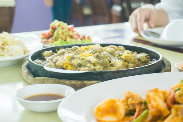 Pescado Con Mariscos Picante Asiático Curry Servir Mesa Restaurante — Foto de Stock