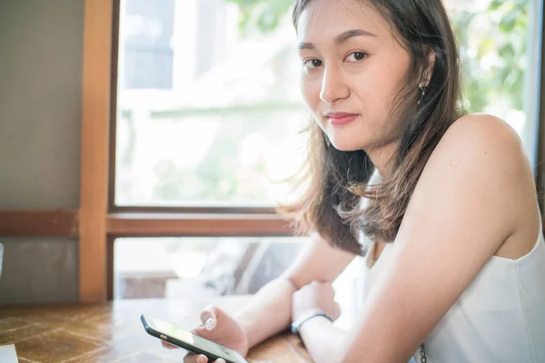Business Asian Woamn Use Smartphone Communication Sitting Coffee Beautiful Woman — Stock Photo, Image